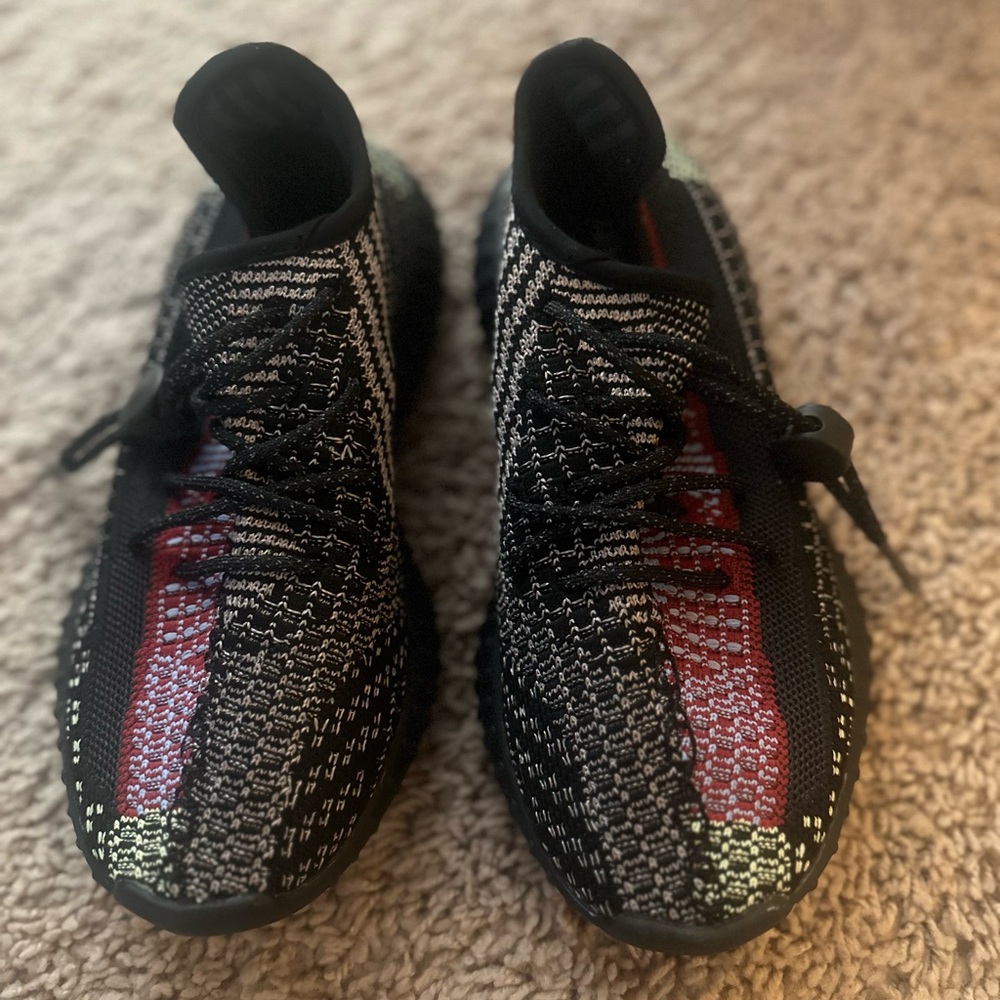 Y**ZY kids size 2.5 never worn